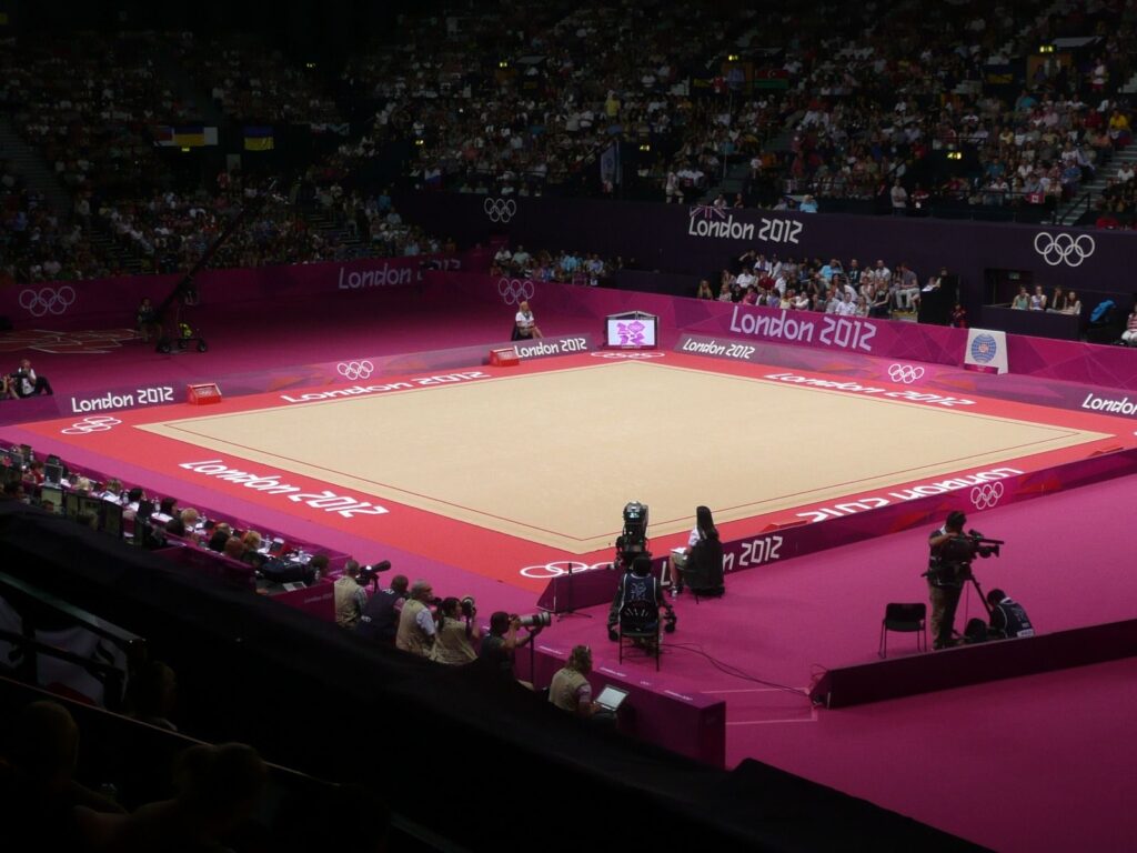 london-complete-rhythmic-gymnastics-competition-floor-6667-gymnova-1