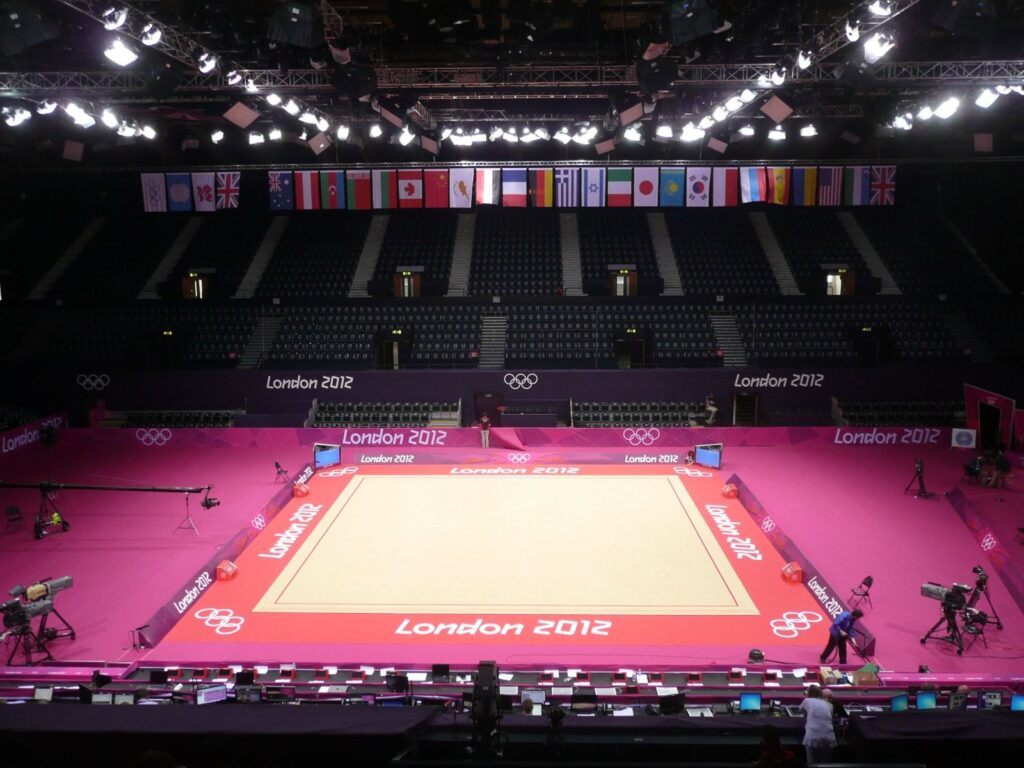 london-complete-rhythmic-gymnastics-competition-floor-6667-gymnova-2