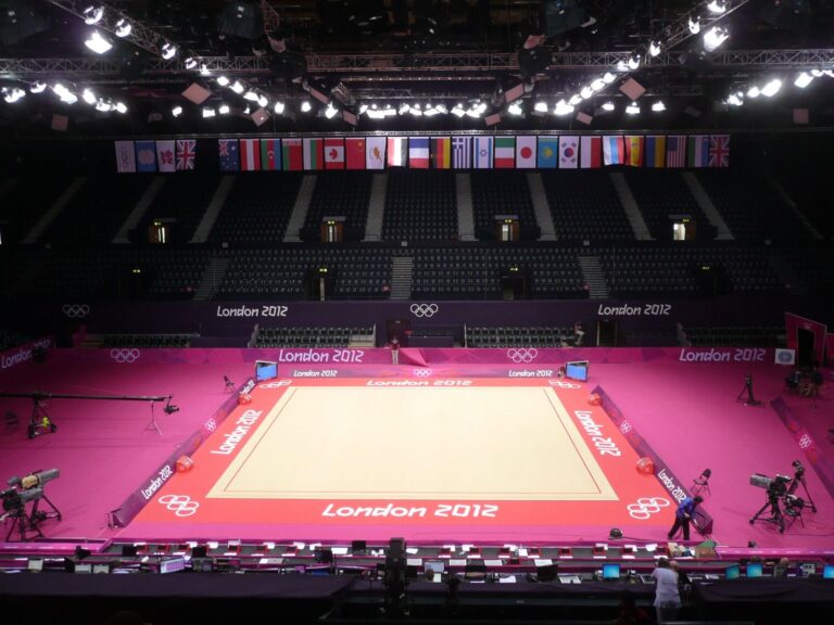 london-complete-rhythmic-gymnastics-competition-floor-6667-gymnova-2
