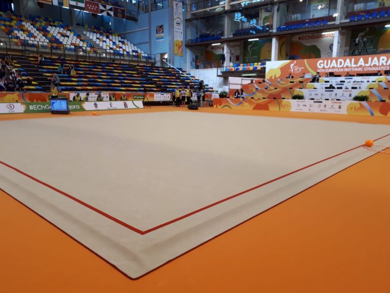 london-complete-rhythmic-gymnastics-competition-floor-6667-gymnova-6